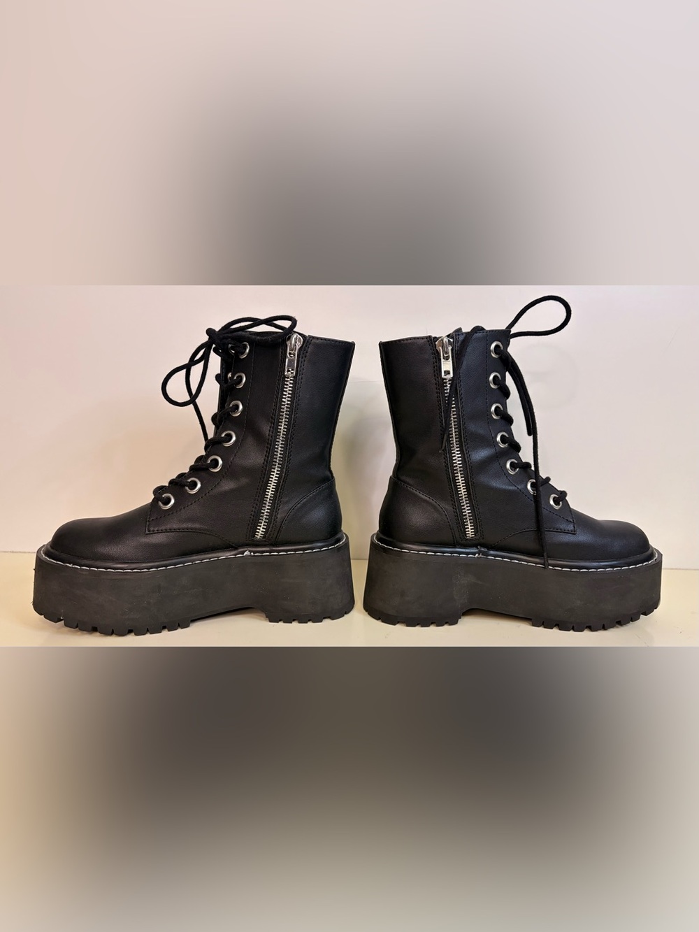 Delia’s- Chunky Platform Lace-Up Combat Boots - Black sz 9 - Picture 4 of 6